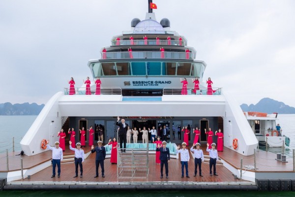 Du thuyền Essence Grand 6 sao Hạ Long